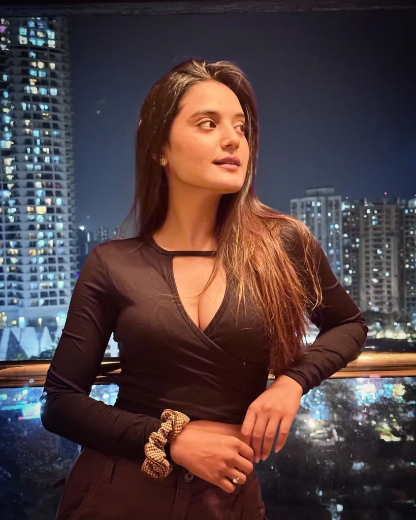 Ayushi Khurana Age