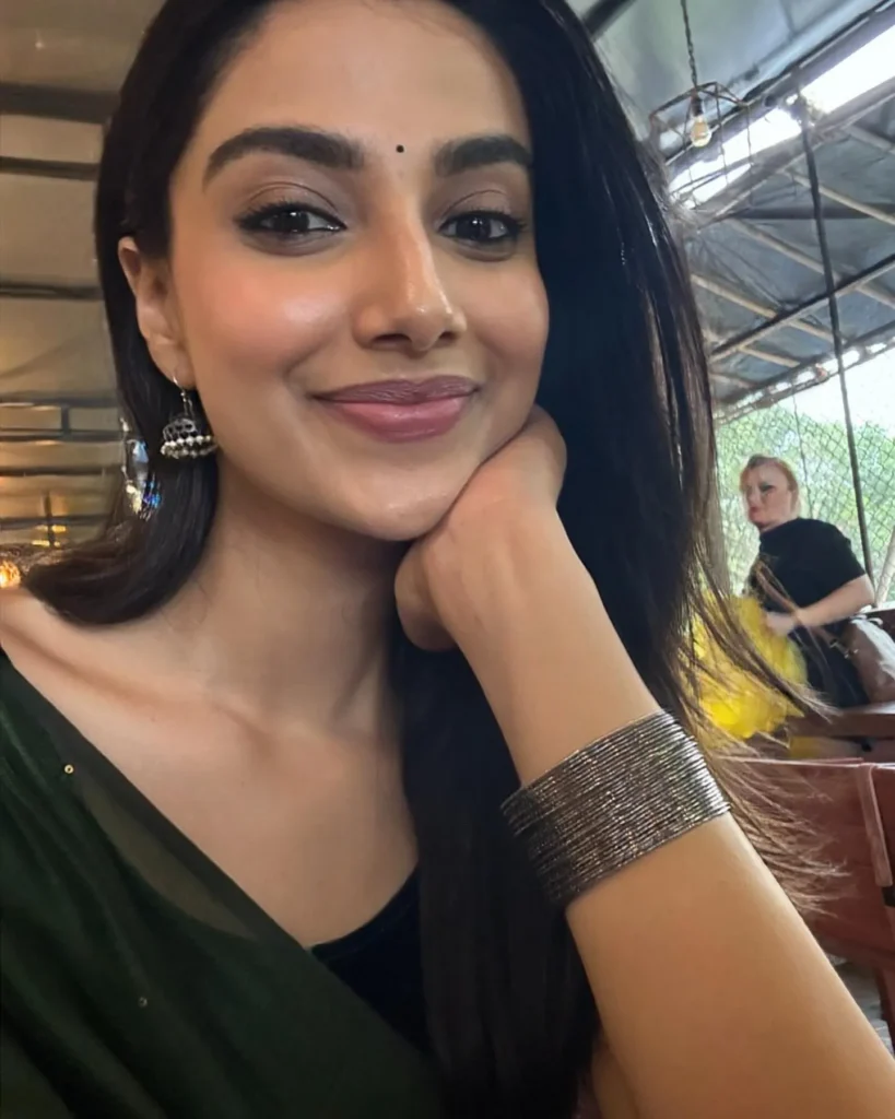 Meenakshi Chaudhary Age